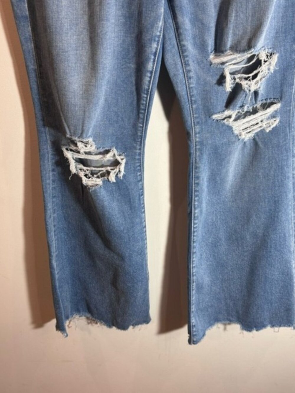 AMERICAN EAGLE Sz 16 Super High Rise Flare Distressed Light Wash Jeans NEW - Picture 4 of 10